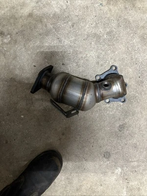 2007-2012 For Mazda CX-7 2.3L Manifold Catalytic Converter OBDII 5H40880 - Image 1 of 4