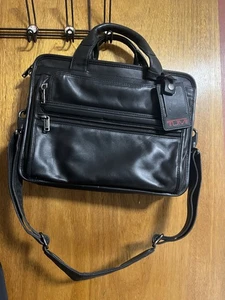 TUMI Alpha LEDER SCHMALE Laptop-Aktentasche Kuriertasche schwarz 14 x 11 - Bild 1 von 8