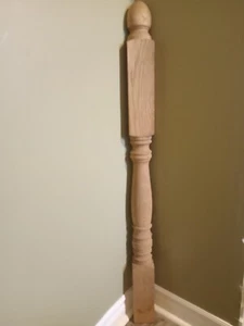 Demi-escalier Newel Post en chêne tourné - Accessoire d'escalier classique en bois - Photo 1 sur 4