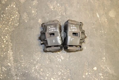 Оригинальные передние левые правые тормозные суппорты для седана Acura TL тип S 3,2 л 2001-2003 годов выпуска - Изображение 1 из 4