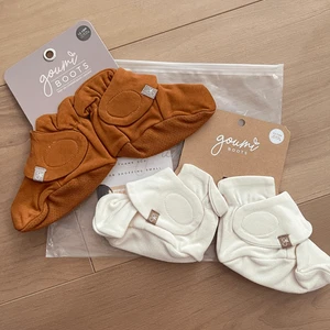 Neu mit Etikett Goumi Kinder Baby Stiefel Set Sienna & Cloud Größe 12-18 Monate Bambus Stay On - Bild 1 von 2