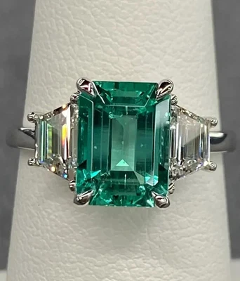 Alianza de diamantes y esmeraldas naturales talla esmeralda de 2,70 quilates de oro blanco macizo de 14 K Foto 1 de 4