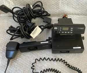 BASE DE RADIO BIDIRECCIONAL MOTOROLA GM950 PLUS UHF INCLUYE CABEZAL DE CONTROL - Imagen 1 de 10