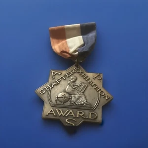 VINTAGE 1968 A P S AMERICAN PHILATELIC SOCIETY CHAPTER EXHIBITION AWARD MEDAL #2 - Picture 1 of 5