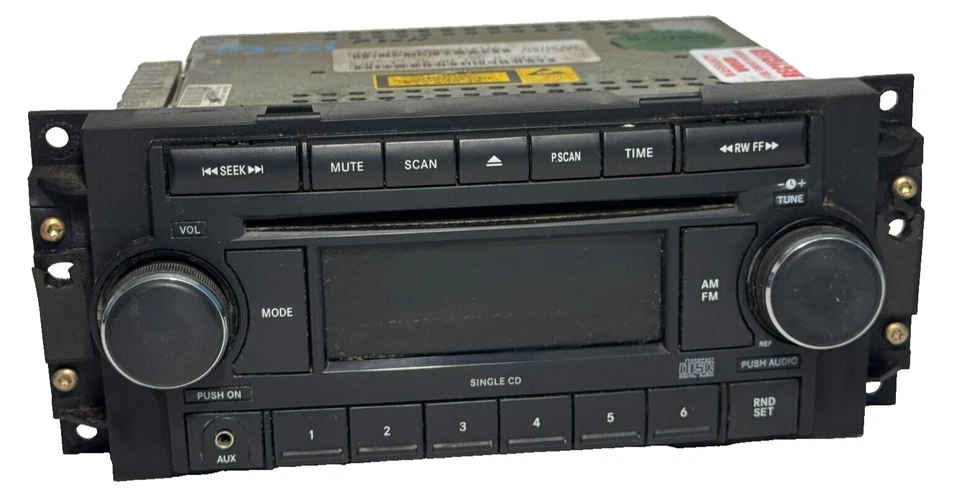 Radio CD Jeep Dodge Chrysler Grand Cherokee Commander 05-09 con auxiliar REF 5064171AG Foto 1 de 4