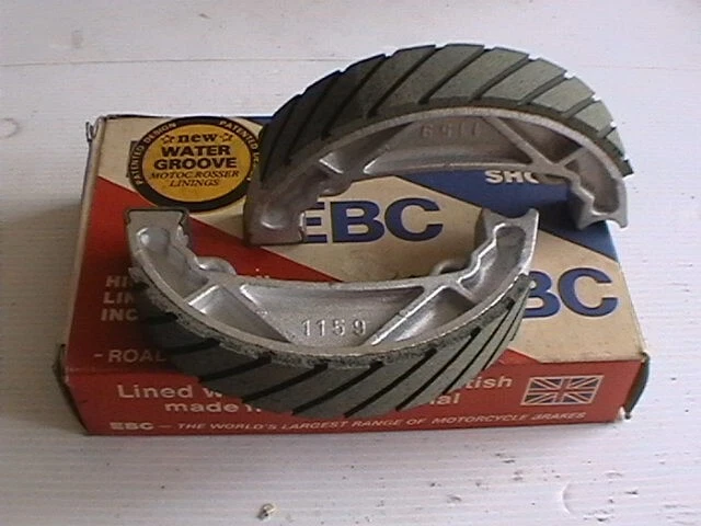 Sapatos de freio dianteiro EBC 811 WG WATER GROOVE KTM MX GS XC 125 250 495 1982 1983 - Imagem 1 de 1