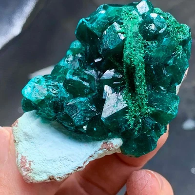 84G Natural green dioptase emerandine gemstone cluster mineral specimen - Image 1 of 4