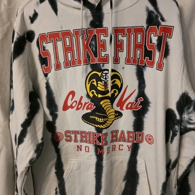 Sudadera con capucha Cobra Kai Strike First Karate Kid Saga XL Foto 1 de 4