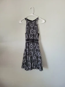 City Triangel Kleid Junior Größe 1 schwarz & blau ärmellos knielang - Bild 1 von 8