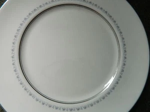 ROYAL DOULTON TIARA DINNER PLATE MADE IN ENGLAND - Picture 1 of 2