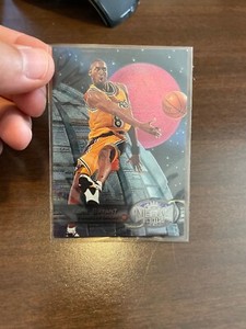 1997-1998 KOBE BRYANT Skybox Metal Universe #81 Los Angeles Lakers 