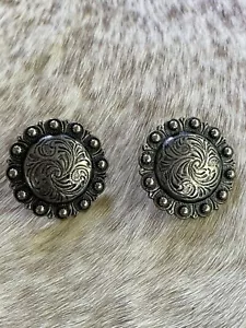 Pair Tack Antiqued Silver Conchos Screw Back Horse Tack Craft Projects - Picture 1 of 4