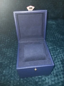 BOITE A MONTRE/ LOUIS VUITTON AUTHENTIQUES 10,2/10,2/10,7 CM - Imagen 1 de 13