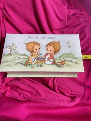 Caja de baratijas vintage Hallmark Betsey Clark tesoros especiales gato con niñas Foto 1 de 4