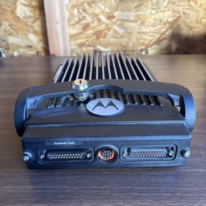Motorola XTL5000 Mobile Radio M20QTS9PW1AN UHF 440-512mhz - Zdjęcie 1 z 8