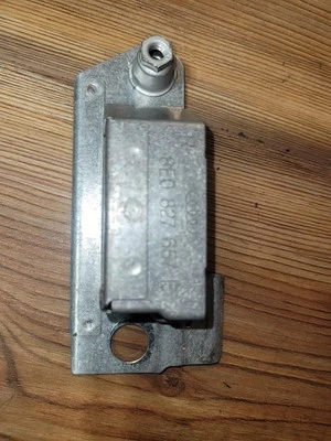 2002-2017 AUDI A4 TRUNK HANDLE MOUNT P/N 8E0 827 657 E RIGHT GENUINE OEM PART A6 - Image 1 of 2