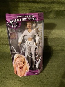 Muñeca de acción VIP Pamela Anderson como Vallery Irons JUEGA NUEVA EN CAJA - Imagen 1 de 8