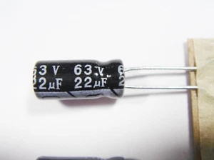 22uF 63V 105°C ESR=0,8 ELKO radial #3-984 - Picture 1 of 2