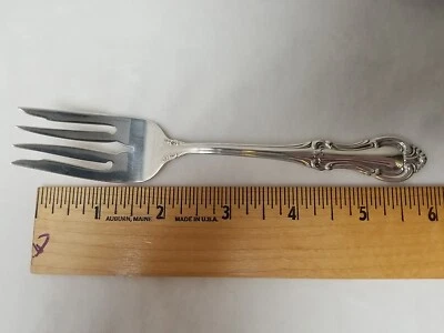 Tenedor de ensalada de plata esterlina Juana de Arco de International 6" Foto 1 de 4