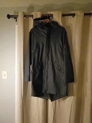 Abrigo largo de lluvia Zara para hombre Foto 1 de 4