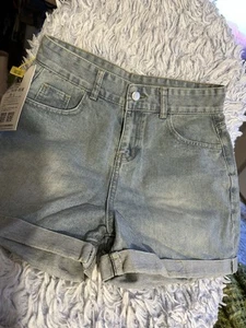 JEANS SIZE LARGE SHORT SHORTS SIZE LARGE NWT - Picture 1 of 6