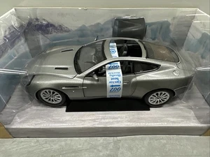 NIB “Die Another Day” Aston Martin V12 Vanquish Silver 1:18 Beanstalk Bond 007 - Picture 1 of 6
