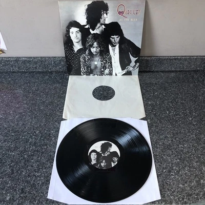 LP VINYL QUEEN ALBUM AT THE BEEB BOJLP001 UK 1ST PRESS 1989 EX+/NM- SUPERB COPY - Image 1 of 4
