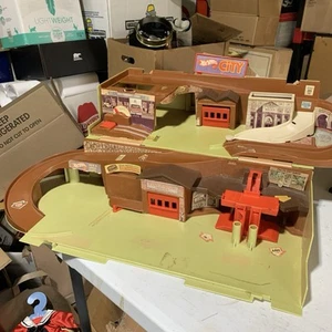 Vintage 1979 Hot Wheels City Service Center Fold Storage Sto And Go Playset - Picture 1 of 8