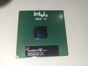 Intel Pentium III - 800 MHz - 800EB - 256 - 133 SL3Y2 - MALAY 00' - Picture 1 of 3