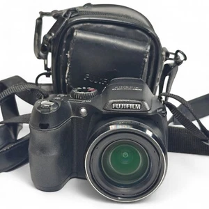 Fujifilm FinePix S2000HD 10.0MP 15x Zoom Digital Bridge Camera (Black) with Case - Picture 1 of 9