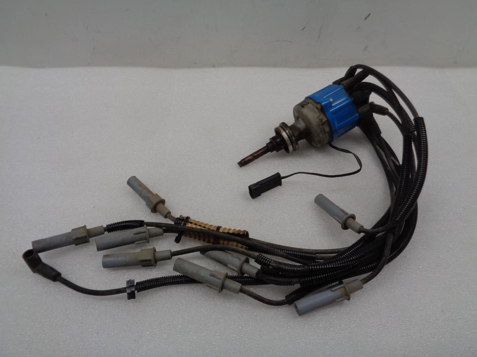 1998-2003 Dodge Ram 1500 Van 5.2L Distributor OEM AK2411312 - Image 1 of 4