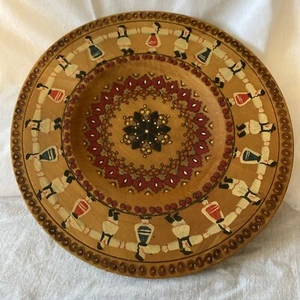 Rumänien Holz Teller Volkstänzer Mandala MCM Handarbeit Vintage - Bild 1 von 5