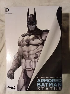 Estatua blindada Batman Arkham Asylum coleccionables de DC - Imagen 1 de 6