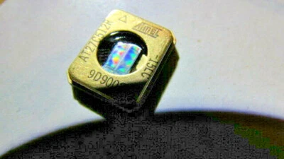 AT27C512R-15LC Atmel 64K X 8 UVPROM 150ns Ceramic Gold 32-CLCC Vintage-IC U.S.A. - Image 1 of 4