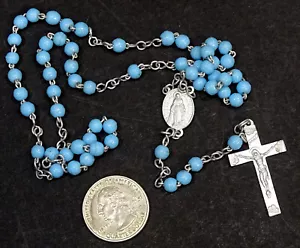 Bellissimo! ANTICO ROSARIO CATTOLICO BAMBINO perle VETRO LATTE BLU OPACO vintage - Foto 1 di 3