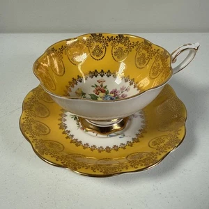 Royal Standard ENGLAND BONE CHINA TEA CUP & SAUCER YELLOW GOLD FLOWERS PATTERN - Picture 1 of 11