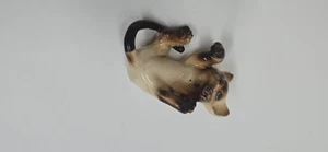 De colección. Figura colgante de planta de gato juguetón siamés de porcelana 3,5" - Imagen 1 de 6