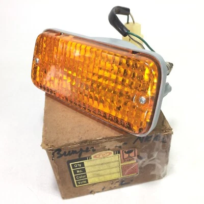For 82-83 Toyota Corolla DX KE70 KE75 Front Bumper Turn Signal RH 12-1259 - Image 1 of 4