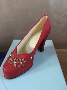 If The Shoe Fits LP8861 Red The Leonardo Collection - Picture 1 of 8
