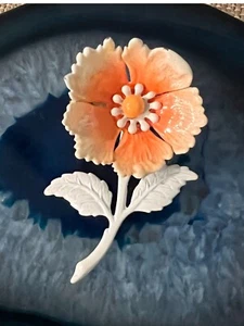 Vintage Mid-century Enameled Orange Flower White Leaves Retro Brooch Pin 2" - Picture 1 of 5