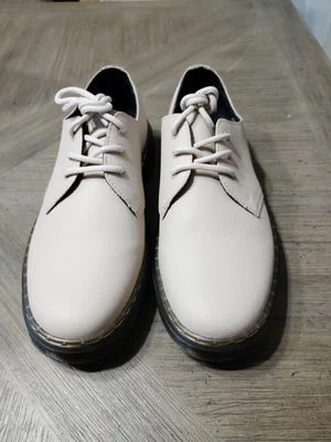 NUEVO Zapatos Oxford Dr. Martens Zavala Lo Cuero Taupe Mujeres 9-Hombres 7 Preppyn Sport Foto 1 de 4