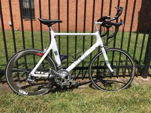 MEN’S WHITE KESTREL CARBON FIBRE KM40 RACE BIKE - IRONMAN WORLD CHAMPIONSHIP - Picture 1 of 10