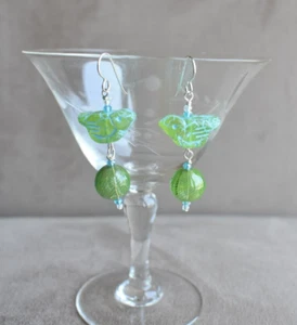 Ohrringe grün mundgeblasenes Glas & apfelgrüne Vögel mit türkisfarbener Waschungsperle, 925 - Bild 1 von 9