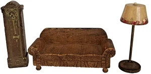 Vermutlich Strombecker Puppenhaus Konvolut - Holz Couch, Standuhr & Stehlampe - Bild 1 von 16