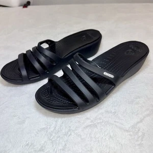 Sandali Crocs donna Rhonda slide neri zeppa tacco cinturini slip on 10 nuovi senza etichette - Foto 1 di 7