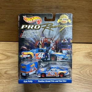 1998 Hot wheels Pro Racing Pit Crew 44 Car And Toolbox - Picture 1 of 5
