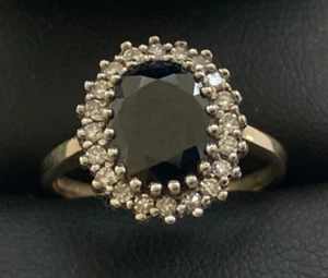 ANILLO ZAFIRO ORO 9CT VINTAGE DIAMANTE HALO RACIMO - TALLA O - AZUL MUY OSCURO - Imagen 1 de 14