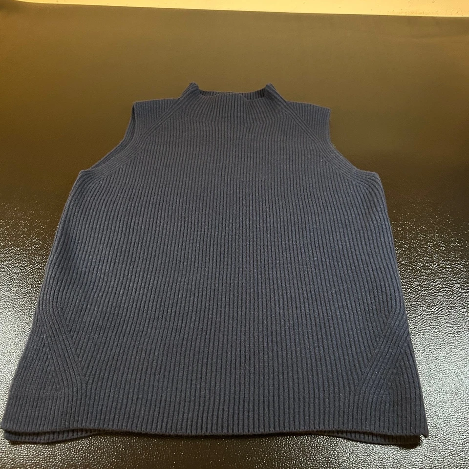 Camiseta sin mangas de punto acanalado sin mangas con cuello falso Ann Taylor Weekend azul para mujer grande Foto 1 de 4