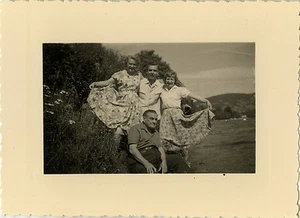 ALTES FOTO - VINTAGE SNAPSHOT - MODEGRUPPE KLEID LUSTIGER WITZ - FASHION 1954 - Bild 1 von 1