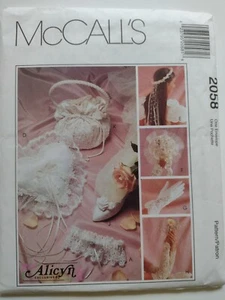 McCalls 2058 Braut Essentials Muster Strumpfband, Handschuhe, Kissen, Geldbörse ungeschnitten! - Bild 1 von 2